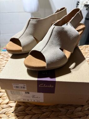 Clarks Women's Beige Suede Open-Toe Slingback Wedge See photo for imperfections